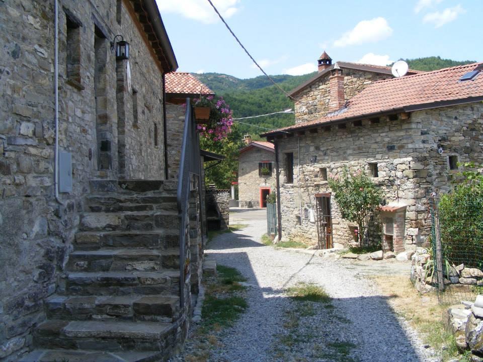 Albergo Diffuso Casa Delle Favole Ferriere Extérieur photo