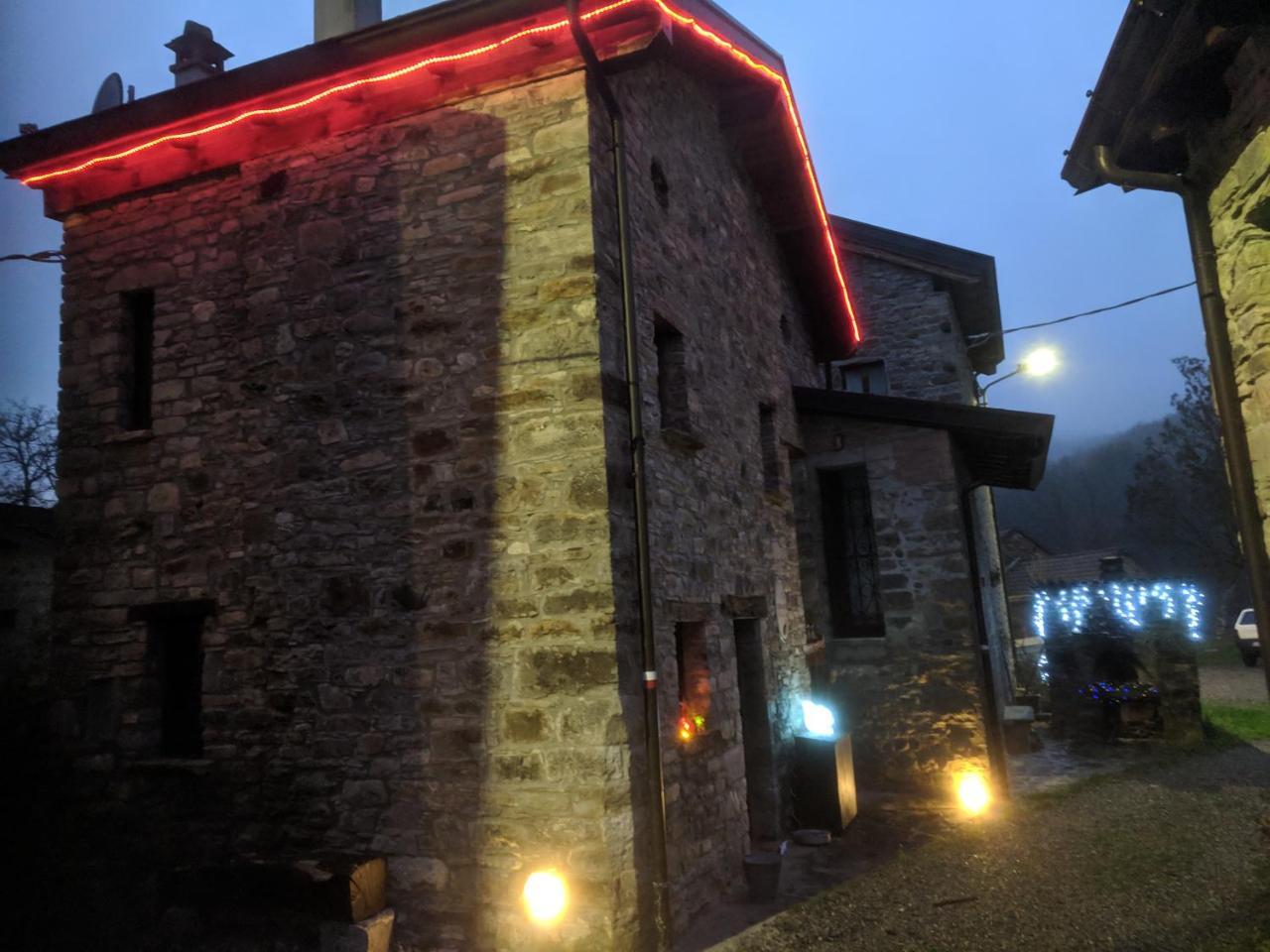 Albergo Diffuso Casa Delle Favole Ferriere Extérieur photo